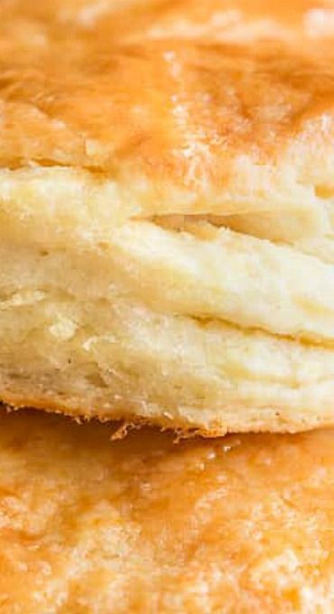 Honey Cream Cheese, Cream Cheese Biscuits, Honey Cream, Biscuit Bread, Biscuit Rolls, Cheese Biscuits, Homemade Biscuits, Bread Recipes Homemade, Biscuit Recipe