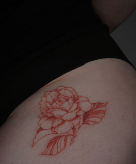 Different shades of red in a peony Red Peony Tattoo, Line Peony Tattoo, Fine Line Peony, Fine Line Peony Tattoo, Tattoo Red Ink, Tattoo On Hip, Peony Flower Tattoos, Tattoo Red, Peony Tattoo