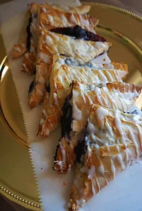 Phyllo Turnovers, Filo Pastry Dessert, Philo Dough, Blueberry Turnovers, Filo Pastry Recipes, Bloom Nutrition, Phyllo Dough Recipes, Phyllo Recipes, Turnover Recipes