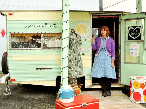 After eating at one of the many food carts in Portland, Oregonians Vanessa and Dan Lurie bought a 1969 Cardinal Deluxe trailer and turned its miniscule bathroom into a dressing room. The couple opened the pastel-painted camper for business in September 2010, selling vintage clothing for men and women from the ’40s to ’70s and handmade accessories by independent designers like Giant Dwarf. Vintage Glamping, Retail Ideas, Camper Store, Fashion Truck, Retail Boutique, Mobile Store, Vintage Caravans, Mobile Business, Trailer Ideas