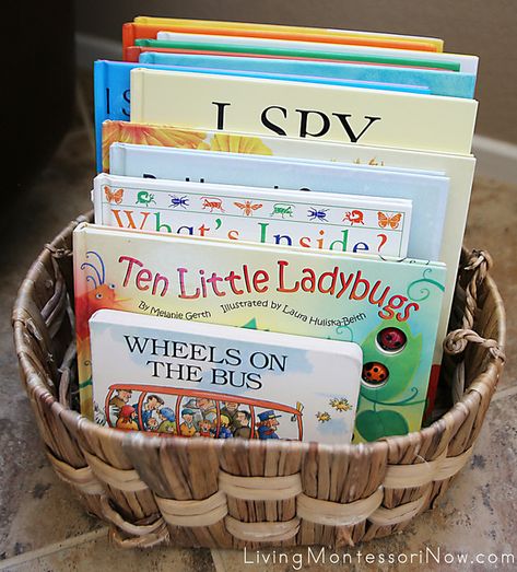 Basket Of Books, Organizing Kids Books, Montessori Shelves, Year 1 Classroom, Book Basket, Sand Writing, Montessori Shelf, Montessori Environment, Montessori Books