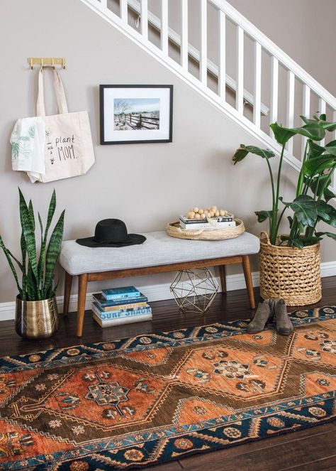 Find out three magical ways to transform your drab entry way into something functional and stylish no matter how dark or small it is! I love styling my entry with a small bench, vintage rug, a few home accessories, and plants to put some life into the entryway or hallway! #entryways #foyers #organizedentry #anitayokota Decoration Hall, Boho Entryway, Hal Decor, Small Bench, Dekor Diy, Foyer Decorating, Entry Hallway, Classic Kitchen, Hall Decor