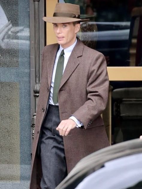 Oppenheimer Outfit, Cillian Murphy Oppenheimer, Cinema Outfit, Aesthetic Leaves, J Robert Oppenheimer, Robert Oppenheimer, Matching Costumes, Rami Malek, Womens Biker Jacket