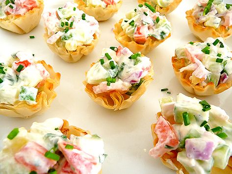 Cucumber-Tomato Bruschetta Appetizer  Our daughter has made these several times. We really like them. :) Creamy Shrimp Salad, Appetizers Fancy, Bruschetta Appetizer, Salad Appetizer, Phyllo Cups, Creamy Shrimp, Tomato Bruschetta, Elegant Appetizers, Cold Appetizers