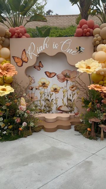 Fairy Garden Theme, Garden Theme Birthday, Balloon Birthday Themes, Quince Decor, Photography Studio Decor, Fairy Theme Party, Fairy Garden Birthday Party, Baby Birthday Themes, Dream Wedding Decorations