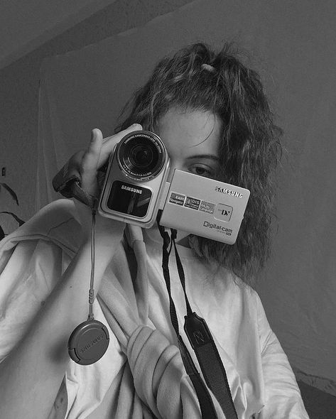 Camcorder Aesthetic, Purple Camera, Digital Camera Aesthetic, Picture References, Camera Pics, Girls With Cameras, 80s Girl, Camera Aesthetic, Chaotic Academia