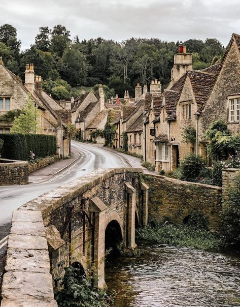 British Cottagecore, Cotswold Villages, Castle Combe, England Photography, Country House Design, Medieval Houses, Europe Trip, The Cotswolds, Classical Architecture