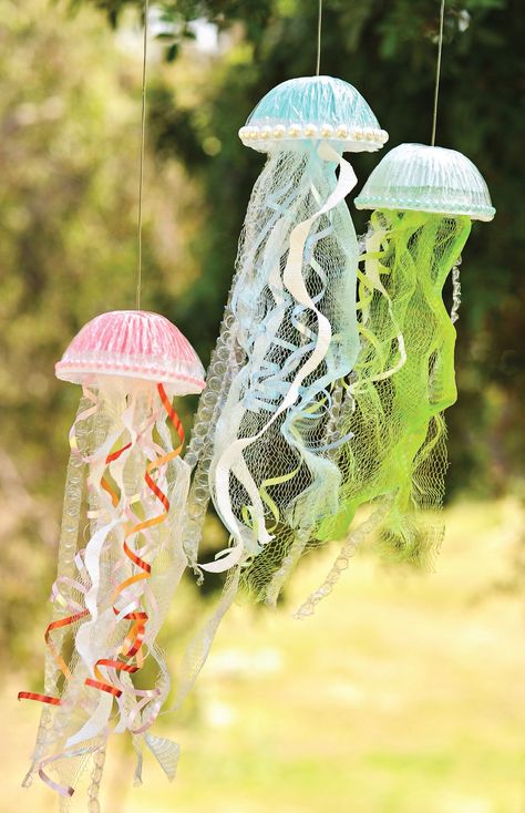 Jellyfish Hanging, Diy Jellyfish, Jellyfish Decorations, Jellyfish Craft, Sea Crafts, Summer Crafts For Kids, Ocean Crafts, Camping Crafts, Childrens Crafts