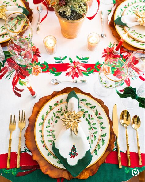 Christmas China Patterns, Holiday China, Lenox Christmas, Lenox Holiday, Classic Christmas Decorations, Christmas China, Christmas Dinner Table, Table Setting Decor, Holiday Table Settings