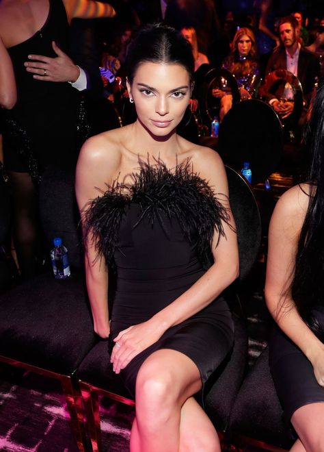 Kendall Jenner Just Wore a Super Affordable Black Feathered Dress- HarpersBAZAAR.com Kendall Jenner Black Dress, Yeezy Heels, Hot Angel, Black Feather Dress, Kendall Jenner Instagram, Kendal Jenner, Aurora Dress, Dress Illustration, Kylie Jenner Outfits