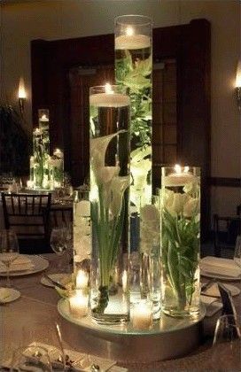 Submerged Calla Lily centerpiece ~Beautiful and can be affordable to do yourself~ Flowers In Vases, Candles And Flowers, Lantern Diy, Holiday Houses, Meaningful Christmas, Tafel Decor, Floating Candle, Craft Christmas, Simple Craft