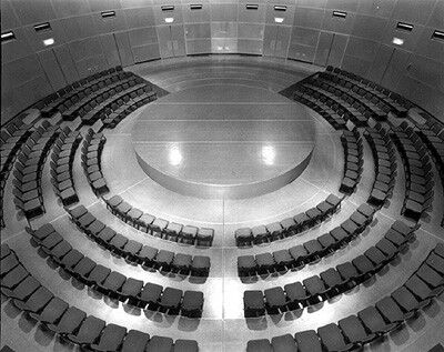 Seating Theatre In The Round, Round Stage, Trojan Women, Experimental Theatre, Stage Theatre, City Of Ember, Theatre Education, Secret Base, Lions Den