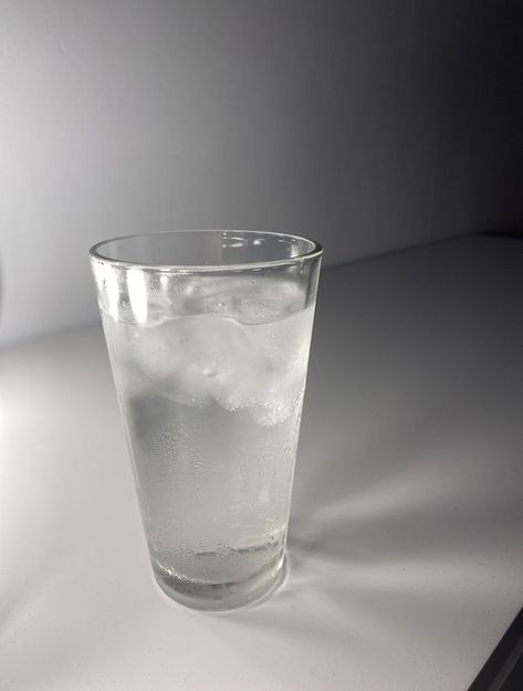 Water Aesthetic, Clean Lifestyle, Low Cal Recipes, Healthy Food Motivation, Drink More Water, Food Is Fuel, Smoothie Drinks, Yummy Drinks, Drinking Water