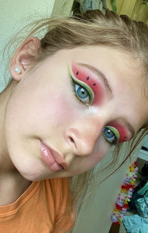 Eyeshadow makeup look watermelon fruit harry styles artisty jamescharles pallet rainbow Watermelon Eyeshadow Look, Harry Styles Eye Makeup, Watermelon Eye Makeup, Harry Styles Makeup Look, Fruit Rave Outfit, Harry Styles Makeup Ideas, Harry Styles Makeup Concert, Harry Styles Inspired Makeup, Fruit Makeup Looks