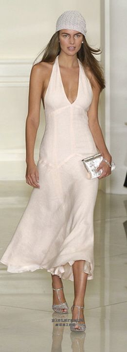 Ralph Lauren Spring 2005 Ralph Lauren Runway, 2005 Fashion, New York Spring, Lauren White, Runway Pictures, Glam Dresses, Fancy Outfits, 2000s Fashion, Mode Inspiration