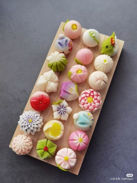 Wagashi Art, Japanese Wagashi, Japanese Food Art, Japanese Sweets Wagashi, Japanese Treats, Traditional Tea, Kawaii Dessert, Cute Baking, Japanese Sweet