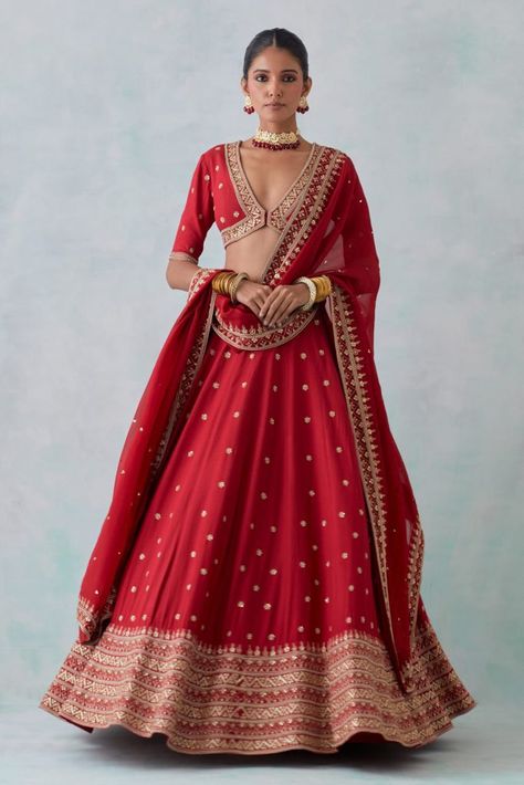 Bridal Lehenga With Gold Jewellery, Lehenga With Gold Jewellery, Dresses For Indian Wedding, Modest Bridesmaid Dresses With Sleeves, Jumpsuit Designs, Blouse With Skirt, Suits For Women Indian, Dresses Colors, Marriage Function