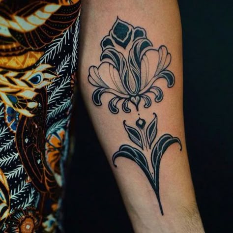 Fleurs Art Nouveau, Art Deco Tattoo, Art Nouveau Tattoo, Nouveau Tattoo, Petit Tattoo, Arm Art, Art Nouveau Flowers, Sternum Tattoo, 1 Tattoo