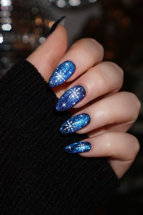 Snowflake Nails, Winter Nails, Cat Eye Nails, Blue Nails, February Nails, Glitter Nails, Snowflake Nail Art, Nails 2024 Trends, Nail Ideas, Nail Inspo, Nail Designs Blue Snowflake Nails Acrylic, Cat Eye Nails Blue, Ideje Za Nokte, Blue Snowflake Nails, Winter Nails Blue, 2025 Nails, Nails February, Nails Cat Eye, Snowflake Nail Design