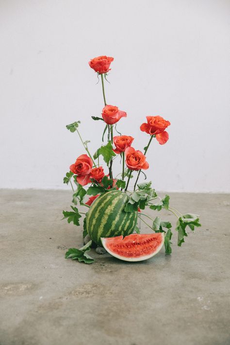 Modern Korean Wedding Inspiration in Watermelon Red – Bliss by Choi – Kelly Kang Weddings – Bridal Musings 7 Unique Party Centerpieces, Watermelon Table Centerpiece, Fruit Decorations Wedding, Flower And Fruit Arrangements, Fruit Floral Arrangements, Fruit In Floral Arrangements, Weird Floral Arrangements, Watermelon Bouquet, Watermelon Flower Arrangement