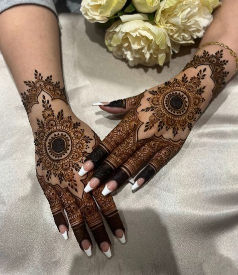 Mehndi ✨Heena ✨ Beautiful Simple Mehndi Design, Simple Mehendi Designs, Henna Tattoo Designs Hand, Mehndi Designs For Kids, Very Simple Mehndi Designs, Simple Mehndi Designs Fingers, Full Mehndi Designs, Latest Bridal Mehndi Designs, Mehndi Designs Front Hand