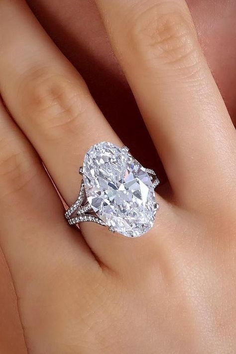 Trending Engagement Rings, Engagement Ring Ideas, Ring Trends, 90's Fashion, Beautiful Engagement Rings, Dream Engagement Rings, Wedding Band Sets, Harry Winston, Dream Engagement