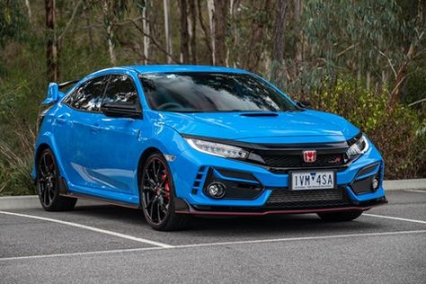 Presented in Honda’s arresting and model-exclusive Racing Blue paintwork Honda Civic Blue, Civic Sir, Honda Sports Car, 2020 Honda Civic, Honda Type R, Honda Civic Car, Honda Civic Sport, Civic Car, Civic Type R