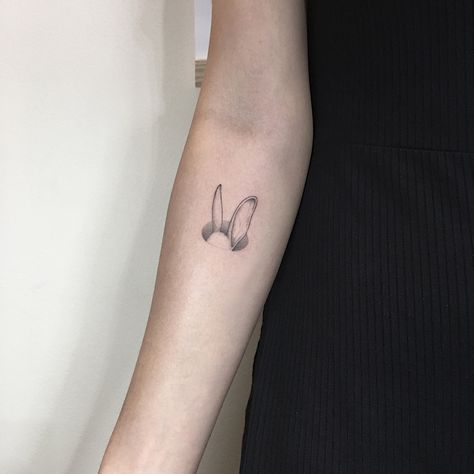 Rabbit Ears Tattoo, Down The Rabbit Hole Tattoo, Rabbit Hole Drawing, Rabbit Hole Tattoo, Hole Tattoo, Hole Drawing, Bunny Tattoo, Tattoo Mini, Bunny Tattoos