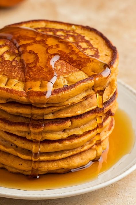 A photo of a  Butternut Squash Pancakes a butternut squash recipes Butternut Squash Pancakes, Butternut Squash Recipes Easy, Squash Pancakes, Easy Butternut Squash, Winter Meals, Butternut Squash Recipes, Comfort Soup, Vegan Pancakes, Pancakes Healthy