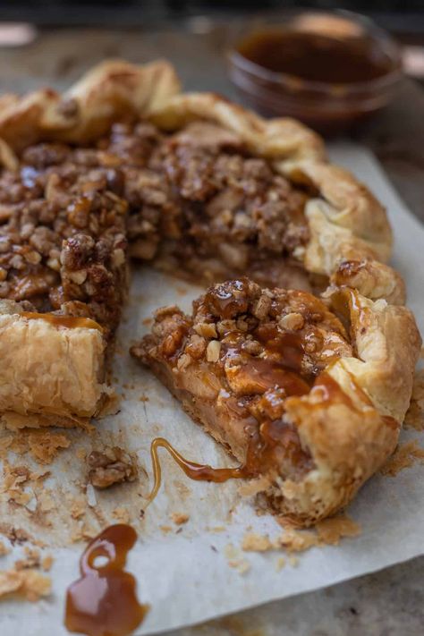 Vegan Apple Puff Pastry, Bourbon Apple Galette, Galette With Puff Pastry, Apple Pie In Puff Pastry, Apple And Puff Pastry Desserts, Apple Galette With Crumb Topping, Apple Galette Puff Pastry, Vegan Apple Galette, Vegan Galette