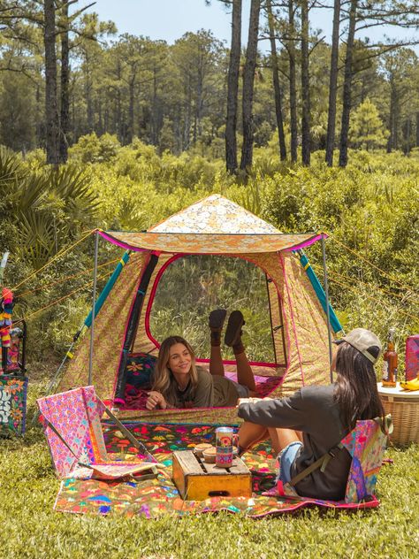 Pop Up Tent Picnic, Tent Camping Aesthetic, Backpack Beach Chair, Camp Tent, Camping Aesthetic, Mixed Prints, Beach Tent, Outdoor Tent, Adventure Gear