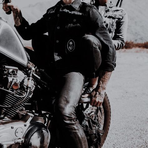 Biker Club Aesthetic, Motorcycle Club Aesthetic, Guy Aesthetic, Biker Bar, Club Aesthetic, Biker Clubs, Clubbing Aesthetic, Motorcycle Club, Cover Ideas