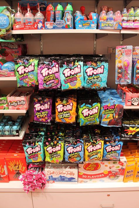 Gulali Candy Aesthetic, Trolli Candy Aesthetic, Snacks Aesthetic Candy, Snacks Chips And Candy Aesthetic, Haribo Candy Aesthetic, Freakshakes Recipe, Sleepover Snacks, Bubble Gum Flavor, Candy Board