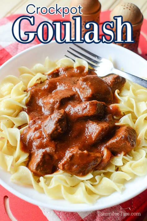 Beef Goulash Slow Cooker, Crock Pot Goulash, Goulash Slow Cooker, Crockpot Goulash Recipe, Crock Pot Beef, Chicken Paprikash, Goulash Recipe, Beef Goulash, Slow Cooker Recipes Beef