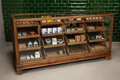 A classic barber display counter in a teak color, the Barberfurniture brand of classic barber furniture. This barbershop product will store all of your hairstyle products! Click the photo and browse our catalogue for barbershop ideas, barbershop decor and barbershop interior design! Barber Product Display, Retail Check Out Counter Ideas, Store Counter Ideas, Shop Display Ideas Retail Stores, Barbershop Interior Design, Display Counter Design, Barbershop Decor, Hairstyle Products, Barbershop Design Interior