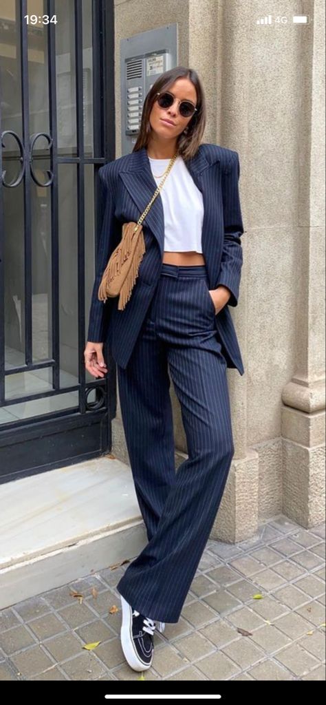 Pinstripe Blazer Outfit, Pinstripe Suit Women, Striped Blazer Outfit, Pinstripe Pants Outfit, Stripe Pants Outfit, Waistcoat Outfit, Smart Casual Women, Blazer Outfits For Women, Diy Vetement