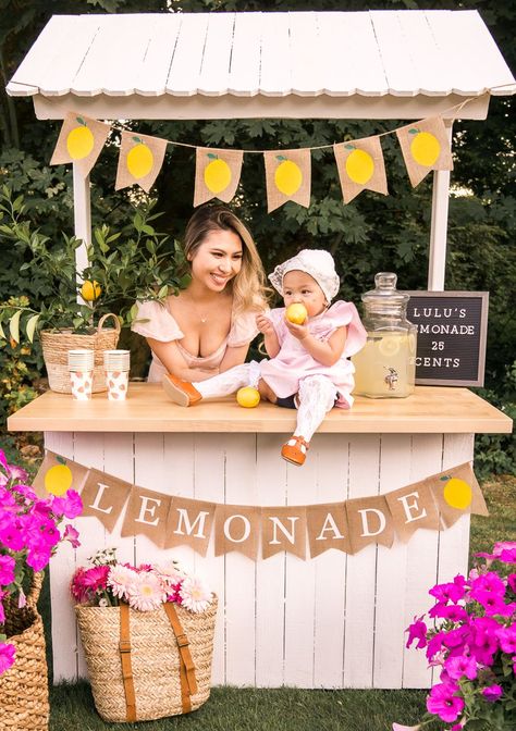 Strawberry lemonade stand for one year old birthday party, lemonade banners, farmer's market birthday party idea Wooden Lemonade Stand, Strawberry Stand Photoshoot, Picnic Themed First Birthday Party, Lemonade Theme Party, Lemonade Stand Photo Shoot, Lemonade Stand Ideas, Strawberry Stand, Market Birthday Party, Party Lemonade