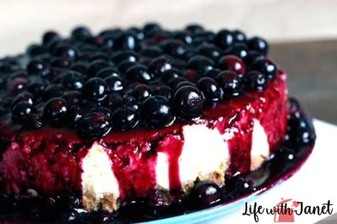 LEMON RICOTTA CHEESECAKE WITH BLUEBERRY SAUCE Lemon Blueberry Ricotta, Saturday Baking, Cheesecake With Berries, Amazing Cheesecake, Lemon Ricotta Cheesecake, Blueberry Ricotta, Ricotta Cheesecake, Anna Pavlova, Blueberry Sauce