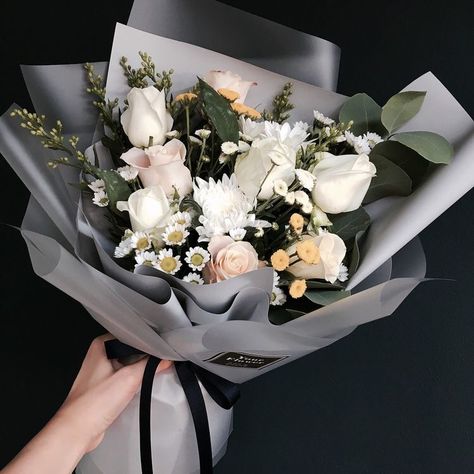 Bouquet Ideas For Men, Man Bouquet Ideas, Flower Arrangements For Men, Flowers For Men Gift Man Bouquet, Man Bouquet, Ribbon Flowers Bouquet, Black Bouquet, Graduation Bouquet, Flower Boquet