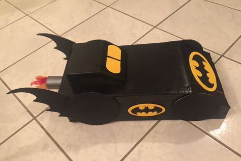 Batmobile Valentine Box Batman Valentines Boxes, Batman Valentine Box Ideas, Homemade Valentine Boxes, Batman Valentines, Student Valentines, Cardboard Box Car, Kids Valentine Boxes, Batman Car, Valentine Card Box