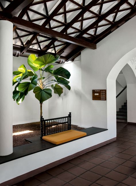 Geoffrey Bawa, Gorgeous Homes, Tropical Architecture, Kerala House Design, Kerala Houses, Village House, Modern Staircase, Village House Design, The Architect