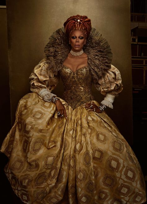 Over three decades RuPaul has sashayed from underground royalty to mainstream megafame. Abby Aguirre meets the queen of drag. Ballroom Outfit, Queen Outfits, Drag Queen Outfits, Drag Make-up, Rupaul Drag Queen, Sister Outfits, Annie Leibovitz, Rupaul Drag, Rupauls Drag Race