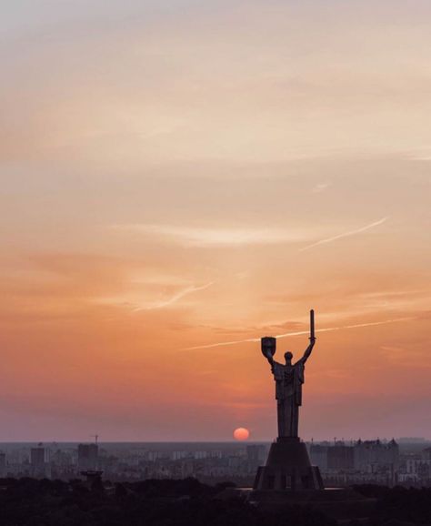 Motherland Monument - Kyiv - Ukraine Kyiv Aesthetic, Carpathian Mountains, City Wallpaper, Lviv, City Aesthetic, World Art, Aesthetic Iphone Wallpaper, Pretty Wallpapers, Travel Fun