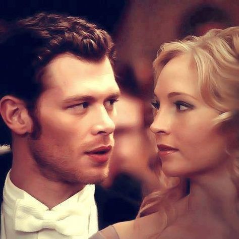 Klaus and Caroline/ Vampire Diaries i love them together even though he's the bad guy Niklaus Mikaelson And Caroline Forbes, Caroline And Klaus, Carlson Young, Klaus And Caroline, Vampire Diaries Seasons, The Vampire Diaries, Original Vampire, Klaus Mikaelson, Joseph Morgan