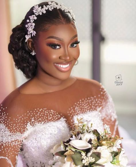 Redefining Wedding Experience on Instagram: "The bride’s beauty resonates through harmonious smiles, creating a captivating and joyful presence. Our #wcw for the week 👰‍♀️ 🤩😍🎊💐💯 _ Designer: @sikavoguegh MUA: @ririi.makeoversgh Hairstyling: @revupsalongh Photography: @chocolate_shot_it Videography: @g_shotvideography Room decor @decorvibesgh Bouquet @thebouquetsplug Accessories @bridalaccessories_gh Location @creek_by_cynberry Beauty: @Doreen.ot _ Follow @weddingswithsugar for more • • #weddingswithsugar #bellanaijaweddings #loveweddingsng #ghanawedding #weddings #idoghana #kente #loveweddingsng #ghanawedding #weddings #weddingguest #naijaasoebi #weloveghanaweddings #ghanaianweddings #tradweddings #weddingdecor #nigerianweddingpictures #naijaasoebi #bridesmaids #ankarastyles #Loveafri African Bridal Hairstyles, Black Wedding Makeup, Black Bridesmaids Hairstyles, Black Brides Hairstyles, Black Bridal Makeup, Bride Hairstyles Updo, Bridal Hairpins, Black Wedding Hairstyles, Natural Wedding Hairstyles