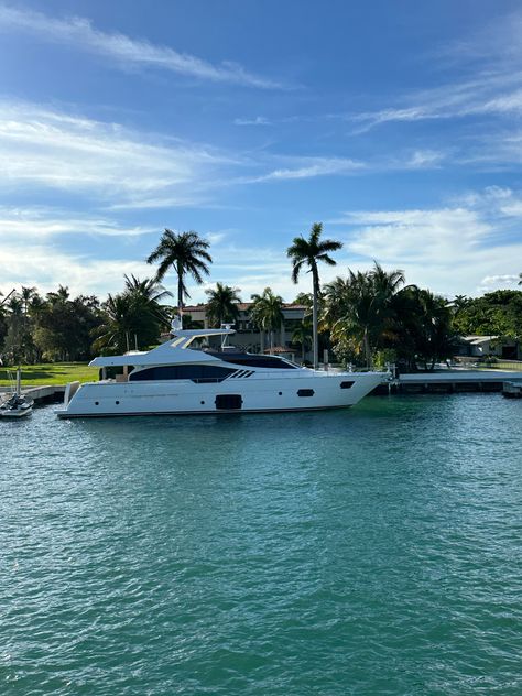 #travel #miami #miamibeach #photography #boatlife #yatch #aesthetic #palms Miami Boat, Travel Miami, Turning 30, Florida Girl, Luxe Life, Sunshine State, Real Housewives, Law School, Miami Florida