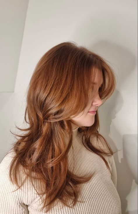 Ginger hair with layered haircut 3 Hairstyles, Natural Red Hair, Hairstyle Inspo, Beauty Finds, Hair Color And Cut, Hair Coloring, Long Layered Hair, Hair Stuff, Long Layers