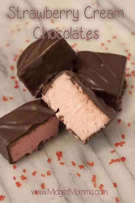 3 Ingredient Strawberry Cream Chocolates Truffles Candy, Chocolate Treats Easy, Homemade Chocolates, Chocolate Stores, Candy Truffles, Homemade Candy, Candy Recipes Homemade, Christmas Candy Recipes, Strawberry Cream