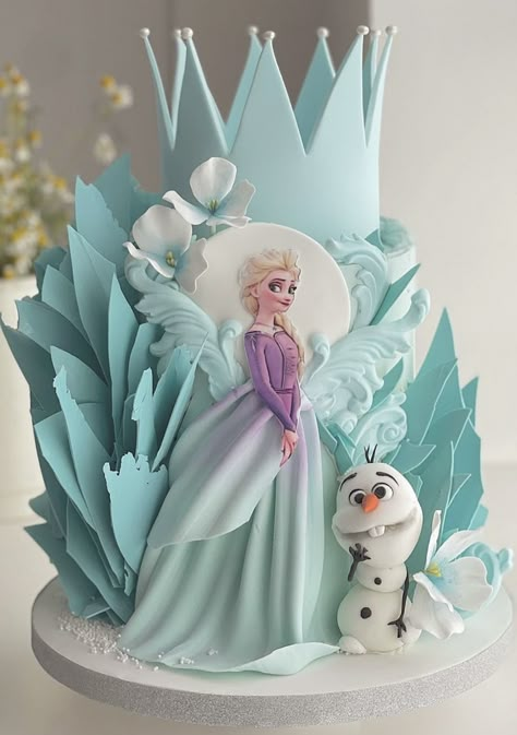 Tort Frozen, Princess Elsa Cake, Frozen Cake Ideas, Elsa Pasta, Frozen Cake Designs, Anna Birthday Cake, Snow Birthday Party, Frozen Castle Cake, Cake Elsa