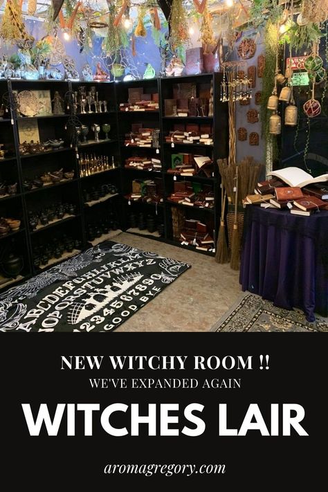 Metaphysical Store Display Ideas, New Age Shop Aesthetic, Metaphysical Store Display, Witch Shop Ideas, Witch Store Ideas, Metaphysical Store Ideas, Spiritual Store Ideas, Metaphysical Aesthetic, Witch Shop Aesthetic